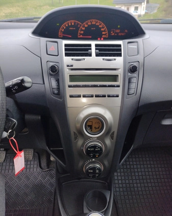 Toyota Yaris cena 22999 przebieg: 160000, rok produkcji 2010 z Brzozów małe 466